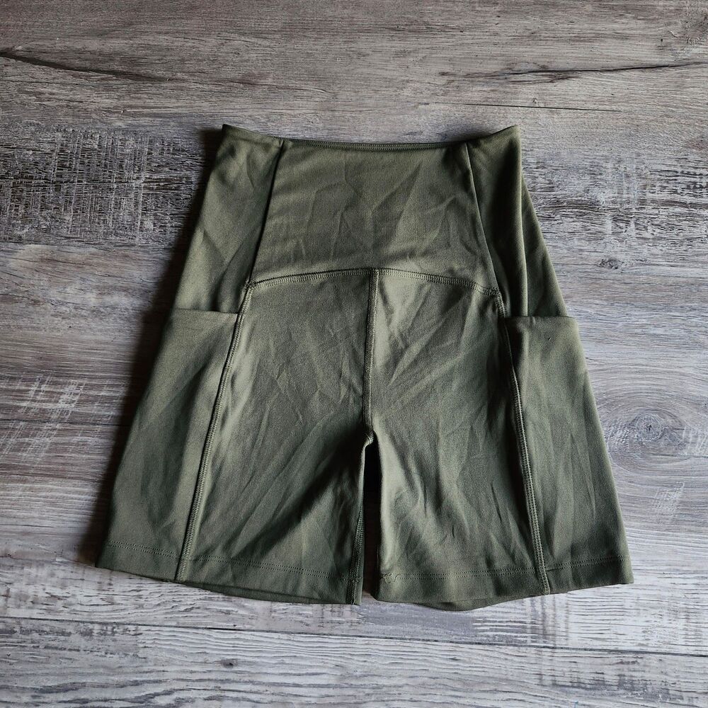 (XS) Beyond Yoga shorts